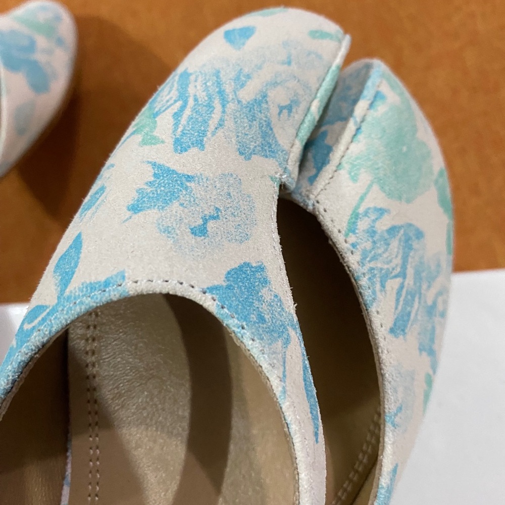 Maison Martin Margiela Women’s Floral Split-Toe Slingback Flats - Picture 4 of 8